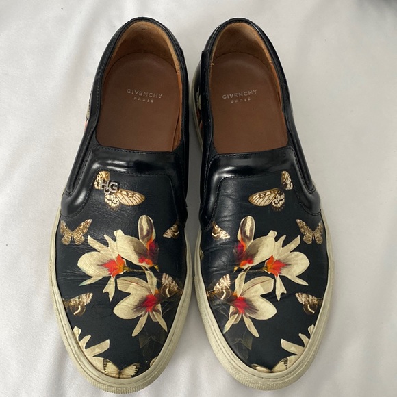 GIVENCHY
Leather Floral Print Sneakers - Picture 2 of 12